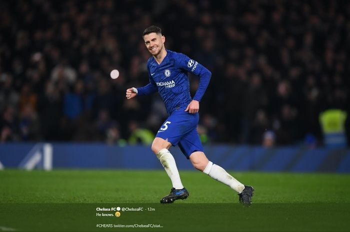 Gelandang Chelsea, Jorginho, melakukan selebrasi seusai menjebol gawang Arsenal dalam laga di Stamford Bridge, Selasa (21/1/2020).