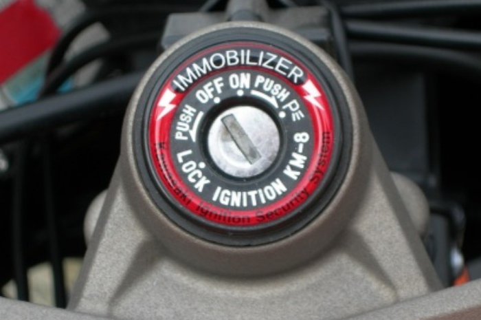 Kunci immobilizer motor