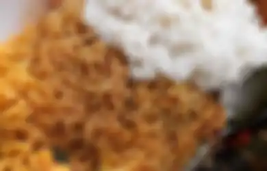 Gemar Makan Mie Instan Dicampur dengan Nasi? Hentikan Sekarang Juga Jika Tak Ingin Hal Berbahaya Ini Terjadi pada Tubuh!