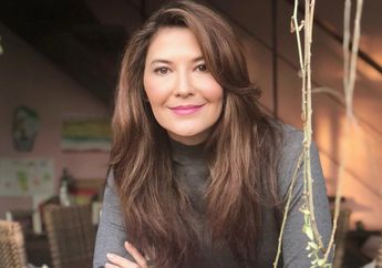 Penampilan Sederhana Tamara Bleszynski Saat Datang ke Pernikahan Pengasuhnya di Ponorogo