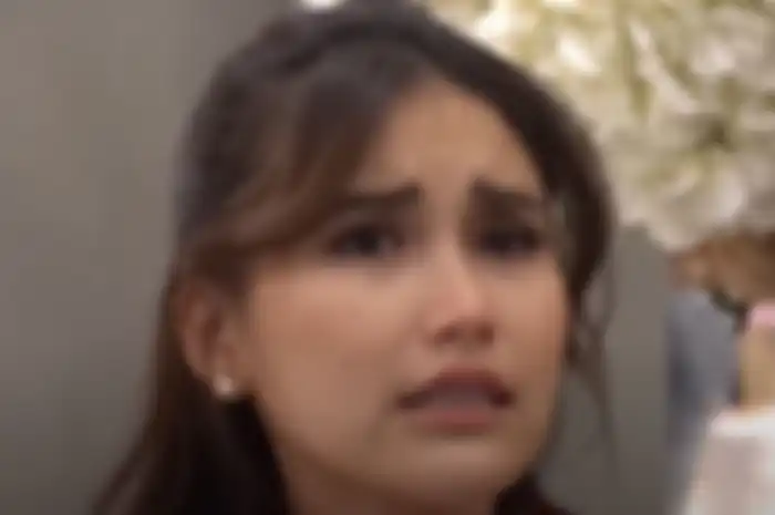 Ayu Ting Ting hampir menangis ungkapkan perasaannya.