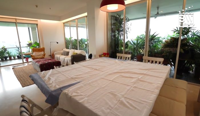 Ruang makan di rumah artis Daniel Mananta.