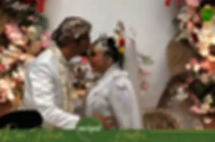 Pernikahan Roro Fitria dengan Andri Irawan.