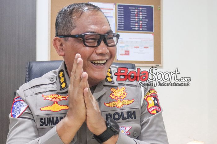 Kepala Badan Tim Nasional sekaligus Anggota Komite Eksekutif PSSI, Sumardji, saat diwawancara bersama BolaSport.com di Korlantas Polri, Pancoran, Jakarta, Senin (2/12/2024).