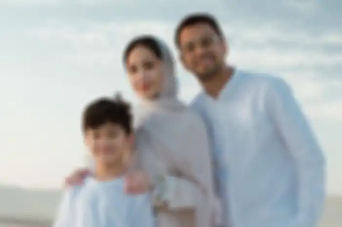 Raffi Ahmad dan Nagita Slavina bersama sosok putra sulungnya, Rafathar.