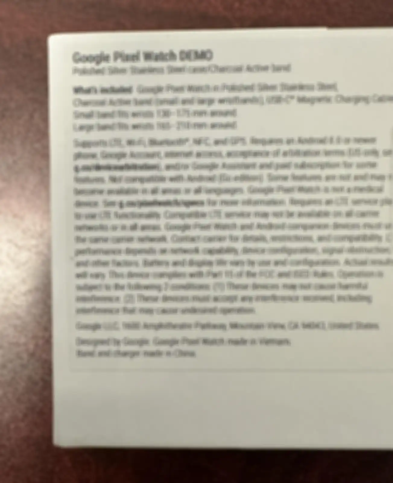 Spesifikasi dari Dari Google Pixel Watch pada box retail. 