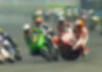 OtoRace: Ini Video Detik-detik Mario Suryo Aji Terjatuh saat Race 1 AP250 ARRC di Sentul