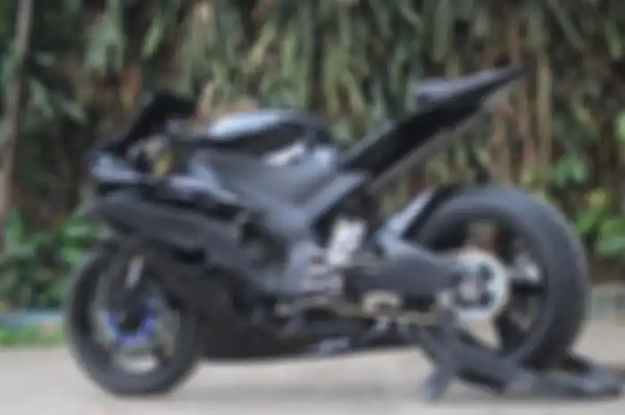 Yamaha V-ixion dimodifikasi mirip YZF-R6. Bodi belakang dipadukan dengan stoplamp LED model R15 lama &nbsp;