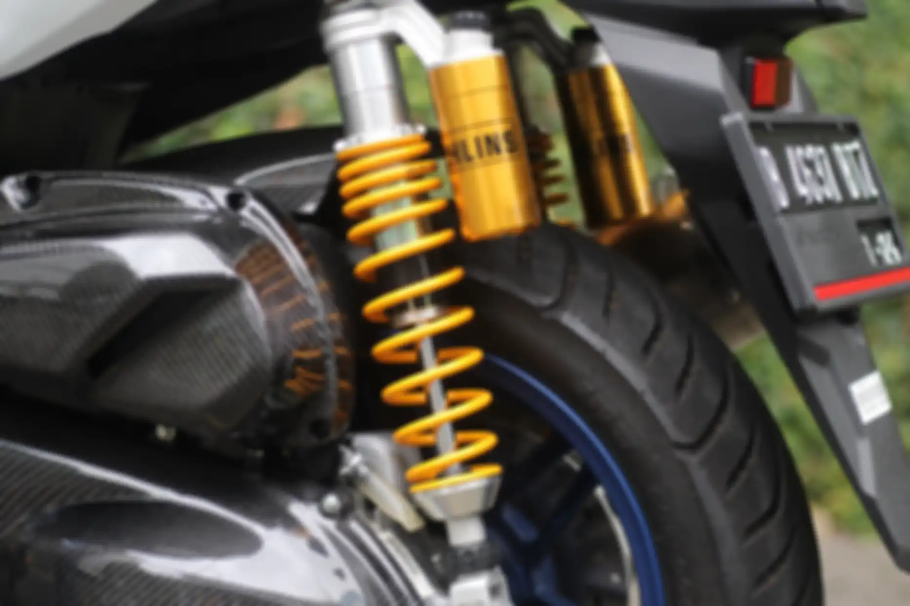 Redaman belakang pakai Ohlins HO 818