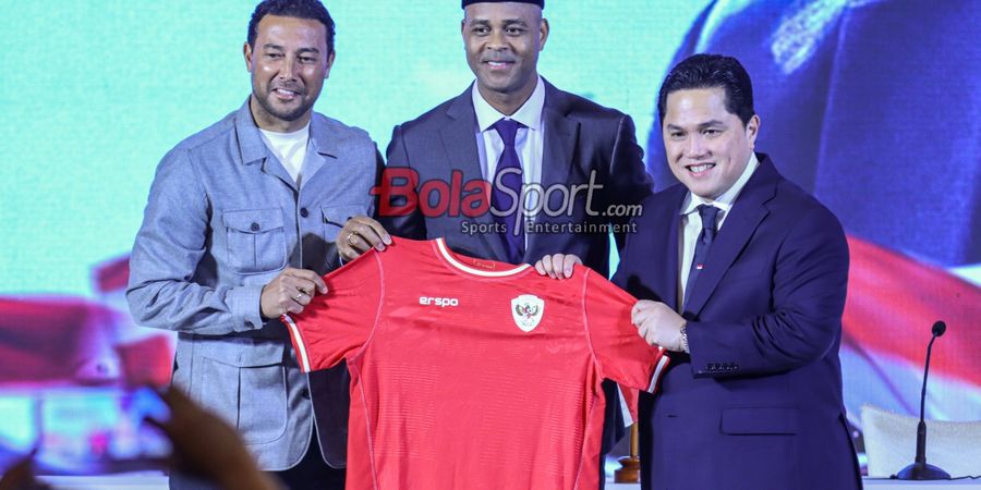 Denny Landzaat Tolak Tawaran Ajax demi Komitmennya Bersama Timnas Indonesia