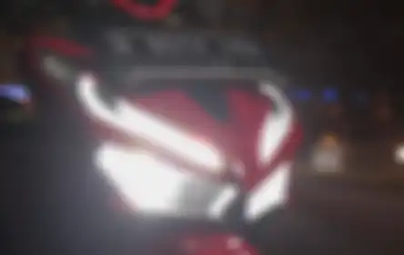Ilustrasi lampu motor menyala.