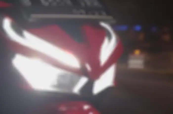 Lampu motor sekarang menyala putih