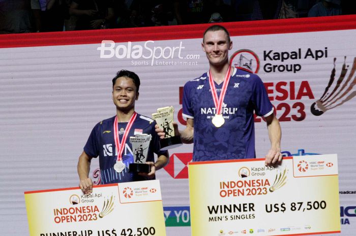 Tunggal putra Denmark, Viktor Axelsen, berhasil mengalahkan wakil Indonesia, Anthony Sinisuka Ginting, dalam laga final Indonesia Open 2023 di Istora Senayan, Jakarta, Minggu (18/6/2023)