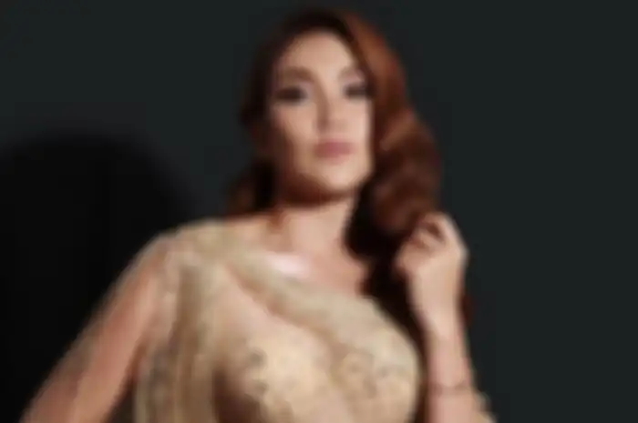 Ayu Ting Ting Pakai Mini Dress Seksi Belahan Dada Terlihat, Alas Kakinya Justru Bikin Salfok! Mahal Banget?