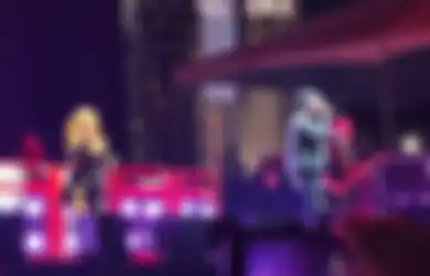 Manggung di When We Were Young, Avril Lavigne dan All Time Low Cover 'All the Small Things'-nya blink-182!