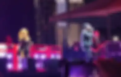 Manggung di When We Were Young, Avril Lavigne dan All Time Low Cover 'All the Small Things'-nya blink-182!