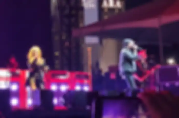 Penampilan Avril Lavigne dan All Time Low bawain lagu blink-182 'All The Small Things' di When We Were Young Festival