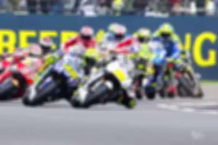 Duel Seru Marc Marquez dan Valentino Rossi Silverstone 2016