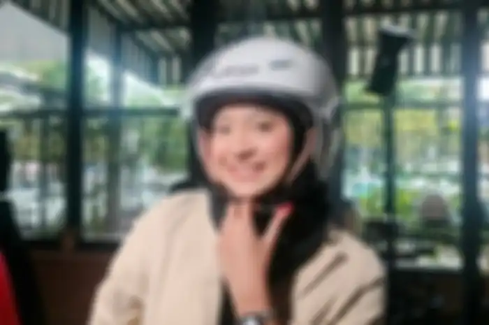 Helm khusus hijabers atau perempuan yang menggunakan jilbab, salah satunya GM Venus. 