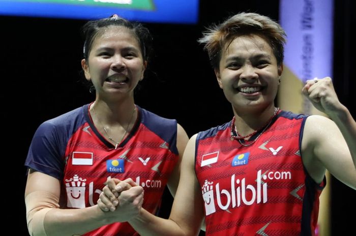 Pasangan ganda putri, Greysia Polii/Apriyani Rahayu, berhasil melaju ke babak semifinal Kejuaraan Dunia BWF 2019 setelah mengalahkan Chen Qing Chen/Jia Yi Fan (China) di St. Jakobshalle Basel, Swiss. 23 Agustus 2019.