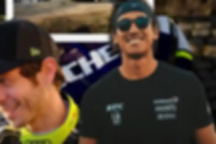 Sean Gelael jadi rekan satu tim Valentino Rossi