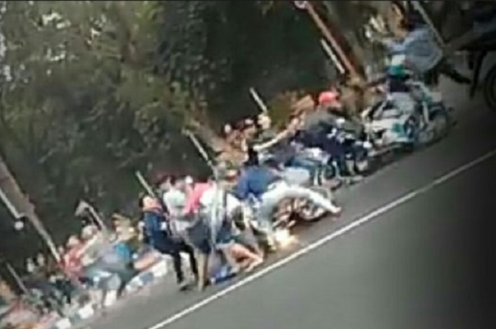 Ilustrasi tawuran geng motor.