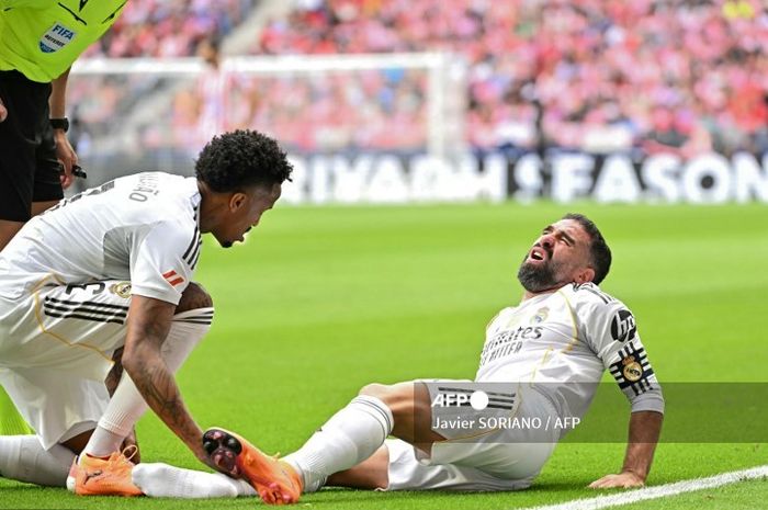 Bek Real Madrid, Dani Carvajal, mengalami cedera dalam pertandingan melawan Atletico Madrid di Liga Spanyol (27/9/2025).