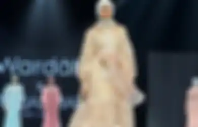 5 Inspirasi OOTD Hijab Pakai Dress Organza yang Bakal Jadi Tren 2023!