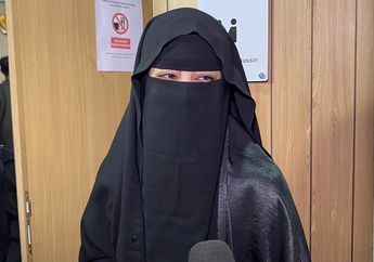 Umi Pipik Ungkap Alasan Pakai Jilbab karena Paksaan Umi Tatu Ibunda Almarhum Uje