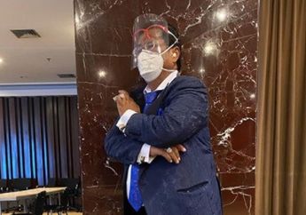 Jor-joran Lindungi Diri dari Corona, Hotman Paris Sampai Bawa 3 Botol Desinfektan Saat Keluar Rumah hingga Sumpal Telinganya Supaya Tak Tertular Virus: Kantong Saya Dulu Penuh Dollar, Sekarang Penuh Tissue!