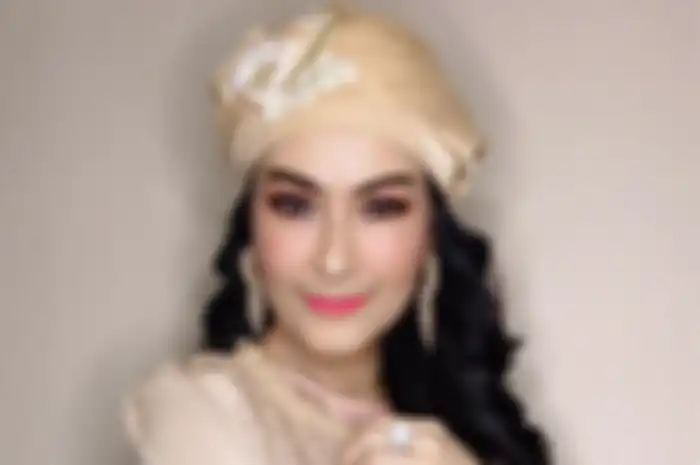 Bukan hanya sekedar penyanyi dangdut, Iis Dahlia ternyata dianggap sebagai sumber informasi gosip akurat di kalangan artis.