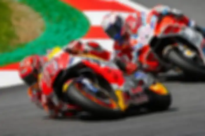 Sengit duel antara Andrea Dovizioso dan Marc Marquez