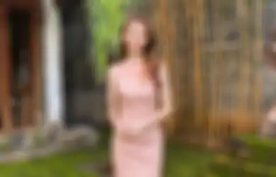 5 Pesona Putri Anjasmara, Sasi Asmara Kenakan Dress. Simpel Elegan!