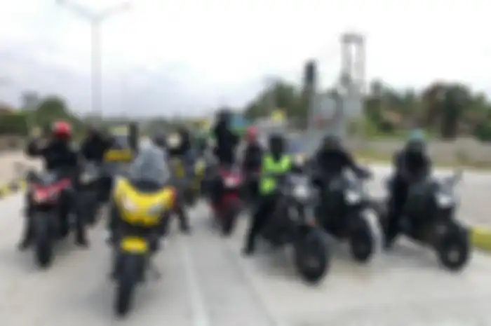 Bikers bersiap menggelar turing jarak jauh.
