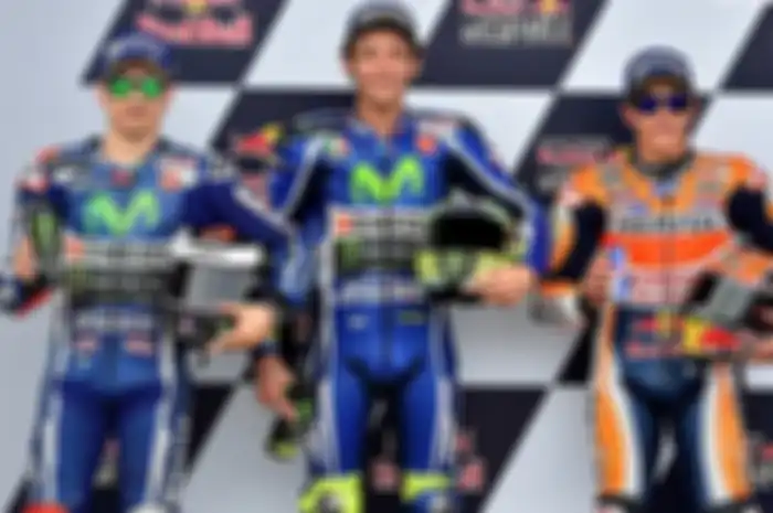Rivalitas Valentino Rossi (tengah) dan Jorge Lorenzo (kiri) jadi sejarah di MotoGP 4-Tak, rivalitas pembalap MotoGP di satu tim paling heboh