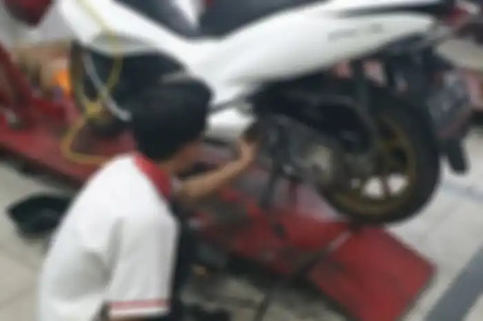 Ilustrasi servis CVT motor matic Honda PCX 160.