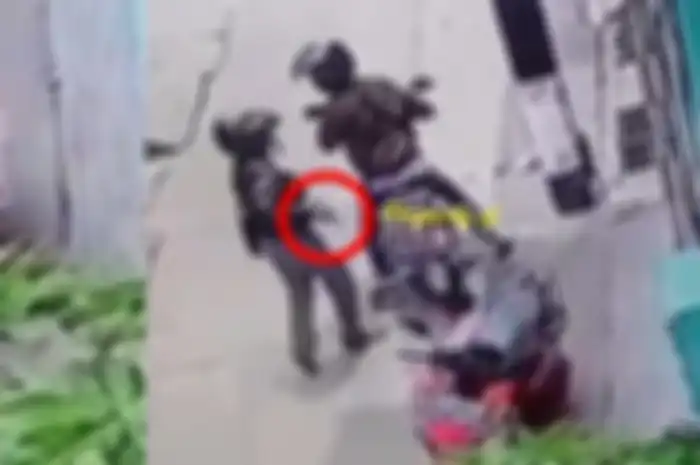 Kawanan maling motor mirip koboi cabut pistol gara-gara kepergok pemilik di Cilincing, Honda Vario warna merah gagal dibawa kabur