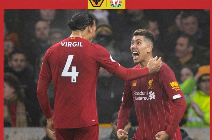 Striker Liverpool, Roberto Firmino, merayakan golnya bersama Virgil van Dijk dalam laga Liga Inggris melawan Wolverhampton Wanderers di Stadion Molineux, Kamis (23/1/2020).