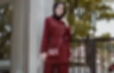 5 Model Tunik Merah Maroon Buat Gaya Lebaran yang Kece dan Stunning!