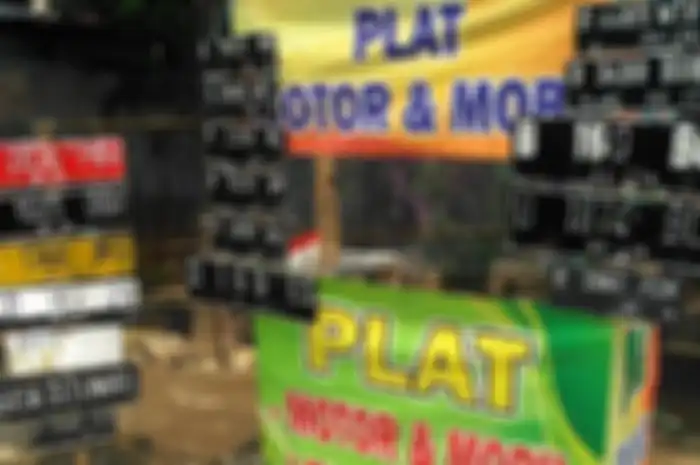 Pelat nomor motor hilang atau rusak jangan bikin sembarangan, ongkos resminya cuma Rp 100 ribuan.