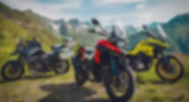 Suzuki V-Strom 1050 2020 keluar dengan tiga varian tipe, yaitu standar, XT, dan XT Adventure.