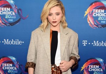 Intip Outfit Terbaik Seleb Hollywood di Teen Choice Awards 2018, Mana Favorit Kamu?