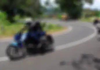 Jangan Bikin Bikers Lain Bingung Dengan Kibasan Tangan 'Boncenger'