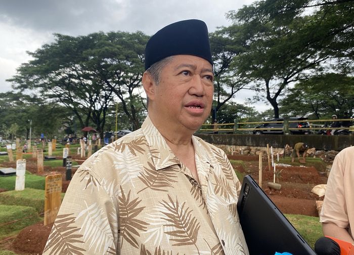 Ayah Vidi Aldiano, Harry Kiss saat ditemui di TPU Tanah Kusir pada Kamis (26/3/2026).