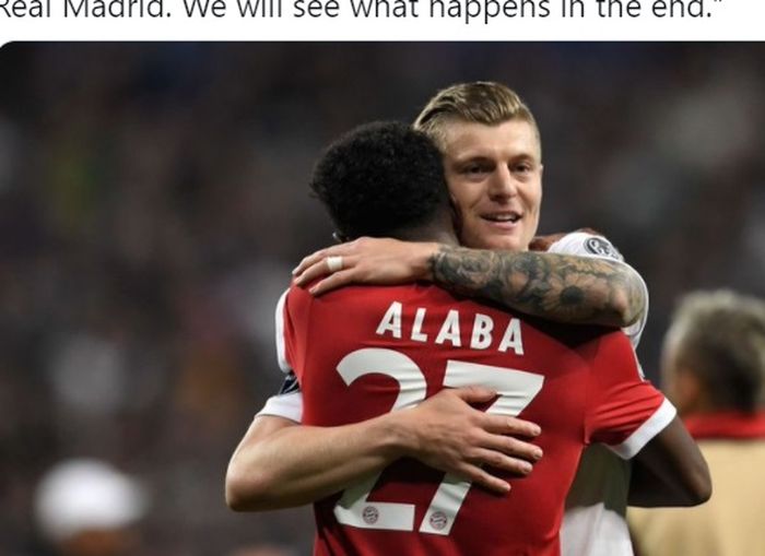 David Alaba saat berpelukan dengan Toni Kroos.