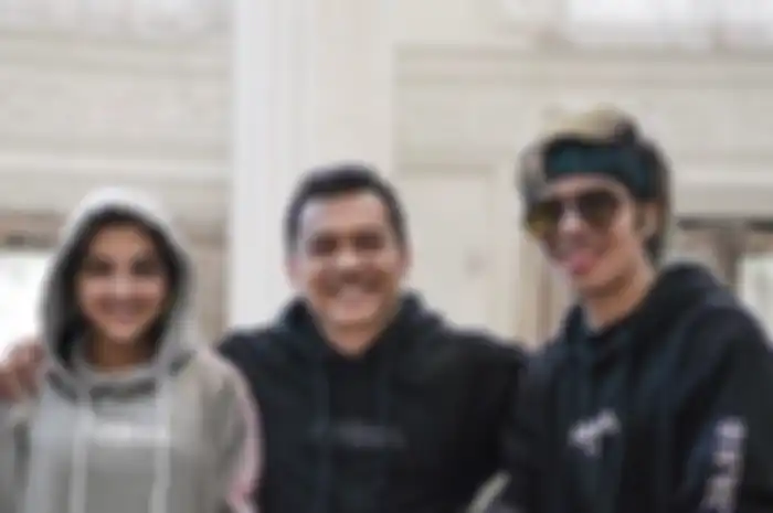 Atta dan keluarga Aurel