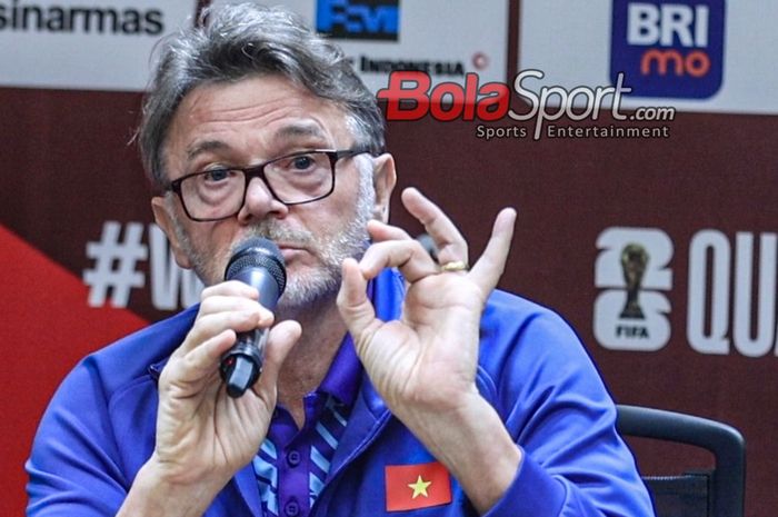 Eks pelatih Timnas Vietnam, Philippe Troussier, tiba-tiba mendapat pujian dari AFC.