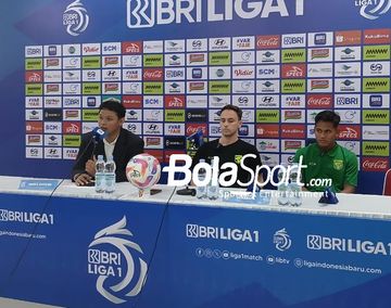 Pelatih Persebaya Paul Munster setelah laga melawan PSS Sleman di Stadion Manahan, Solo, Sabtu (11/1/2025).