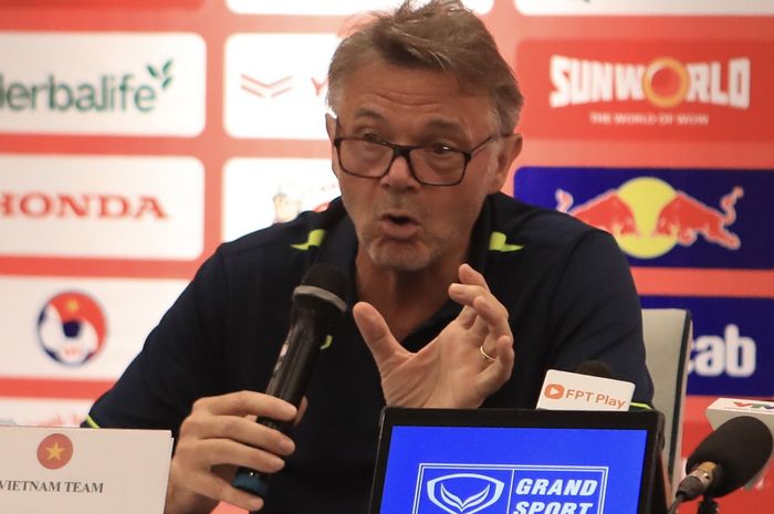 Pelatih Timnas Vietnam, Philippe Troussier, menjelaskan perbedaan Golden Star Warriors dibanding tim-tim papan atas dunia.