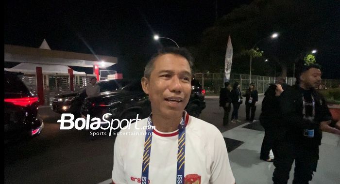 Sekjen PSSI, Yunus Nusi saat menonton laga timnas U-16 Indonesia Vs Australia di Stadion Manahan, Solo pada Senin (1/7/2024).